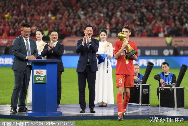 上海上港大胜对手，联赛积分榜稳坐榜首位置的简单介绍