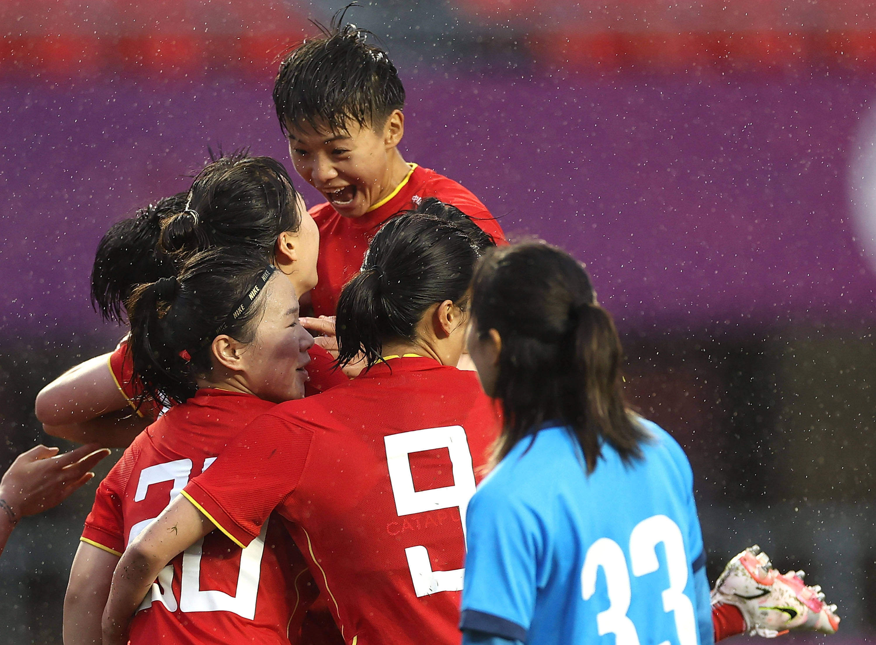 国际体育界女子足球比赛表现引发全球瞩目