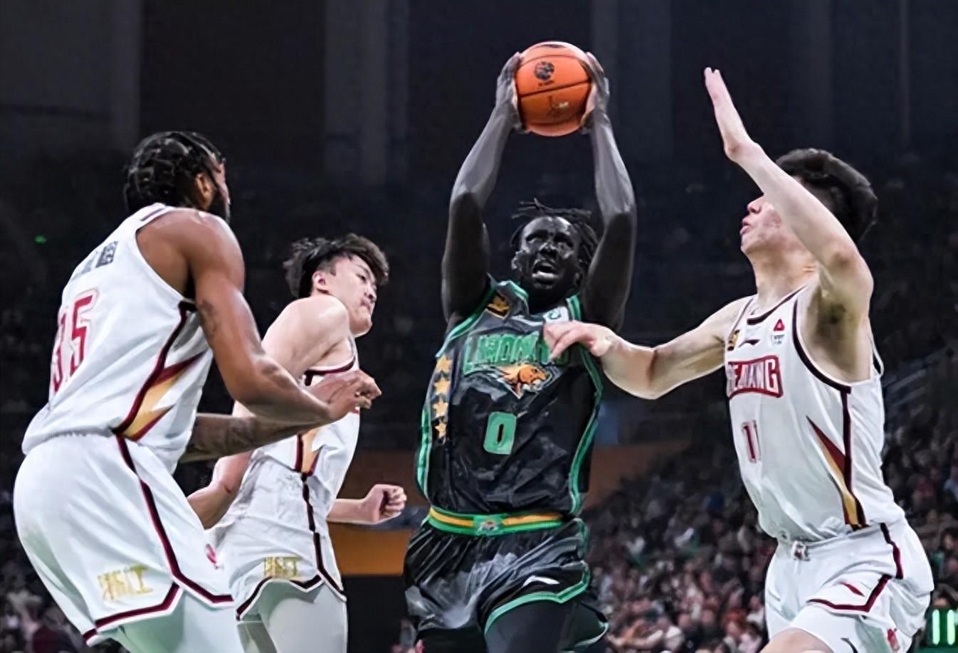 包含对抗激烈比分悬殊不减观赏乐趣的词条