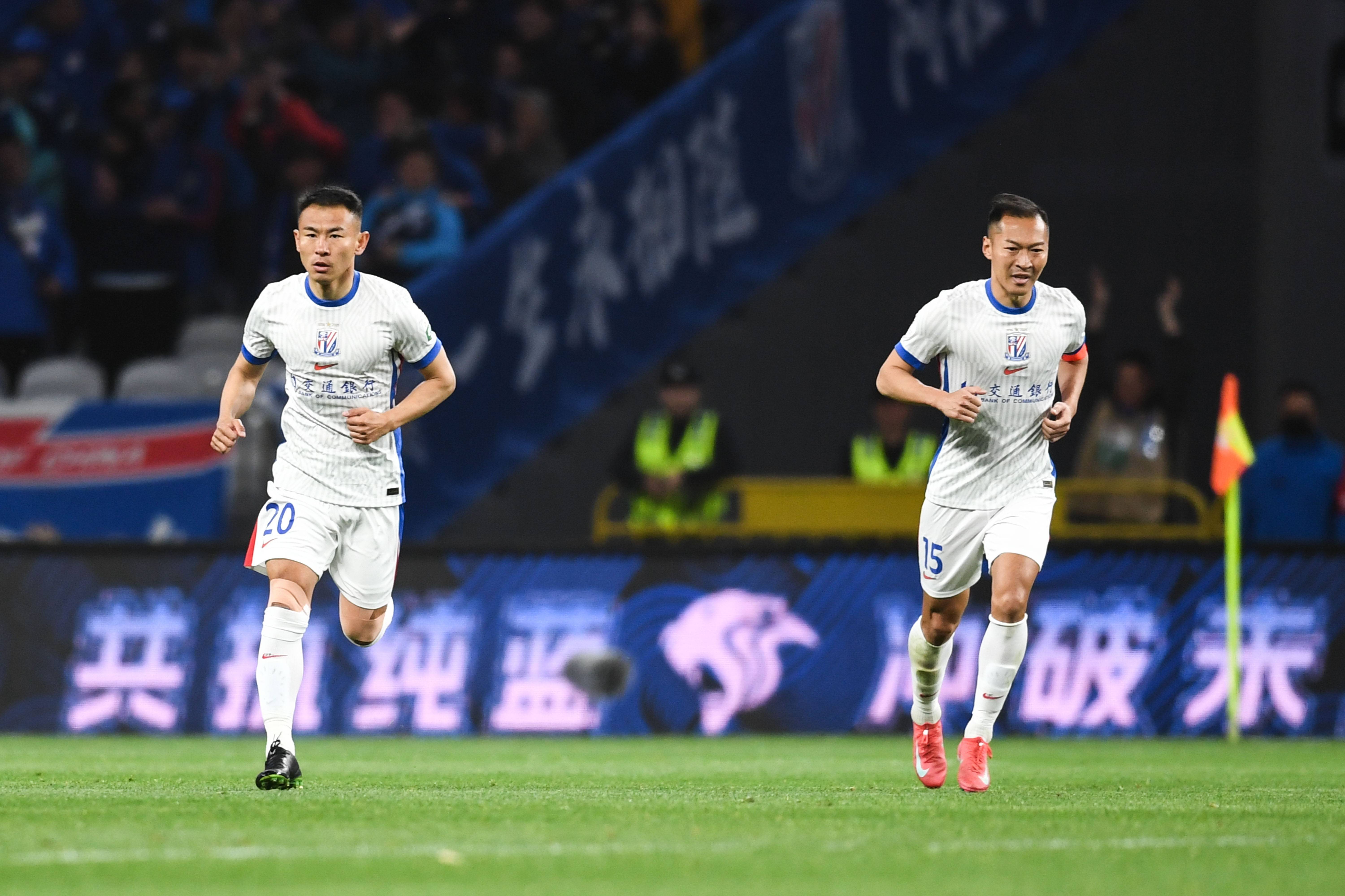 关键比赛,球队拼尽全力追平比分 关键比赛,球队拼尽全力追平比分