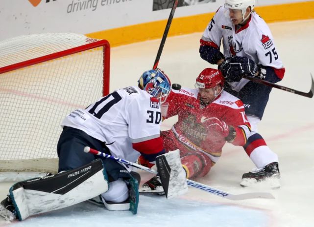 劲旅主场高歌凯旋,逆袭榜首势不可挡 劲旅主场高歌凯旋,逆袭榜首势不可挡