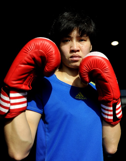 突尼斯运动员勇夺拳击比赛冠军