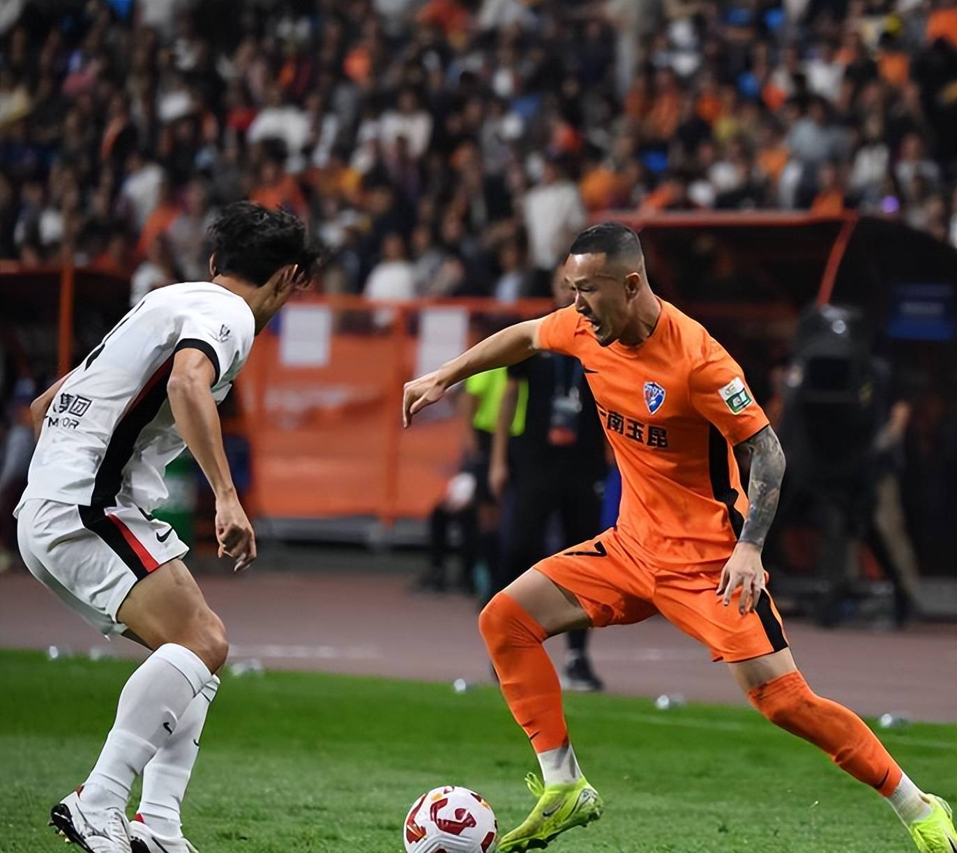 关于球员个人技术表现抢眼，助球队取胜的信息