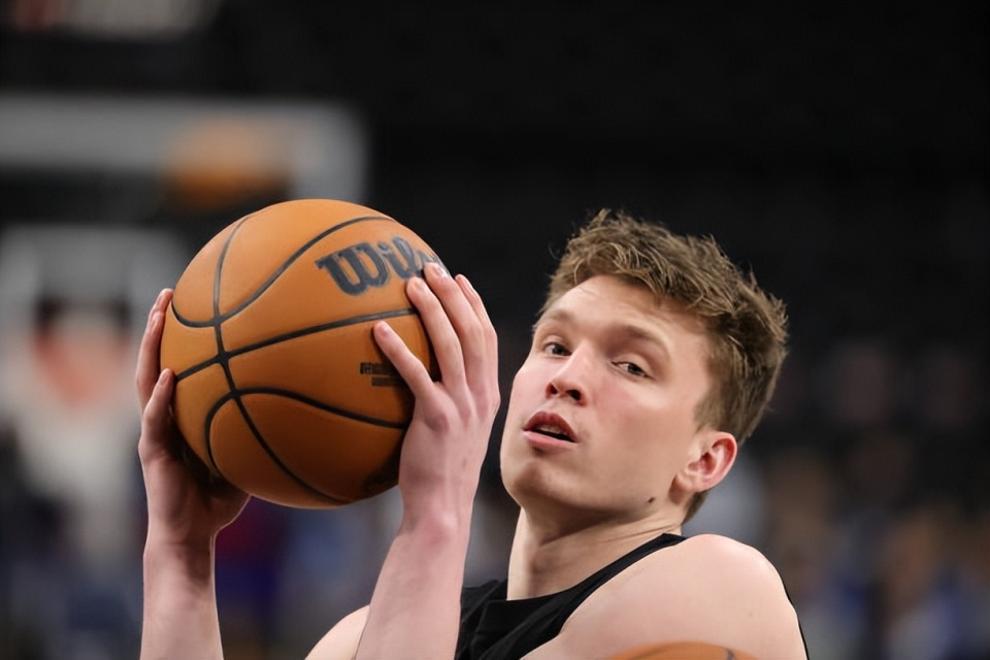 球队考察新秀球员,经过层层筛选确认签约 球队考察新秀球员,经过层层筛选确认签约