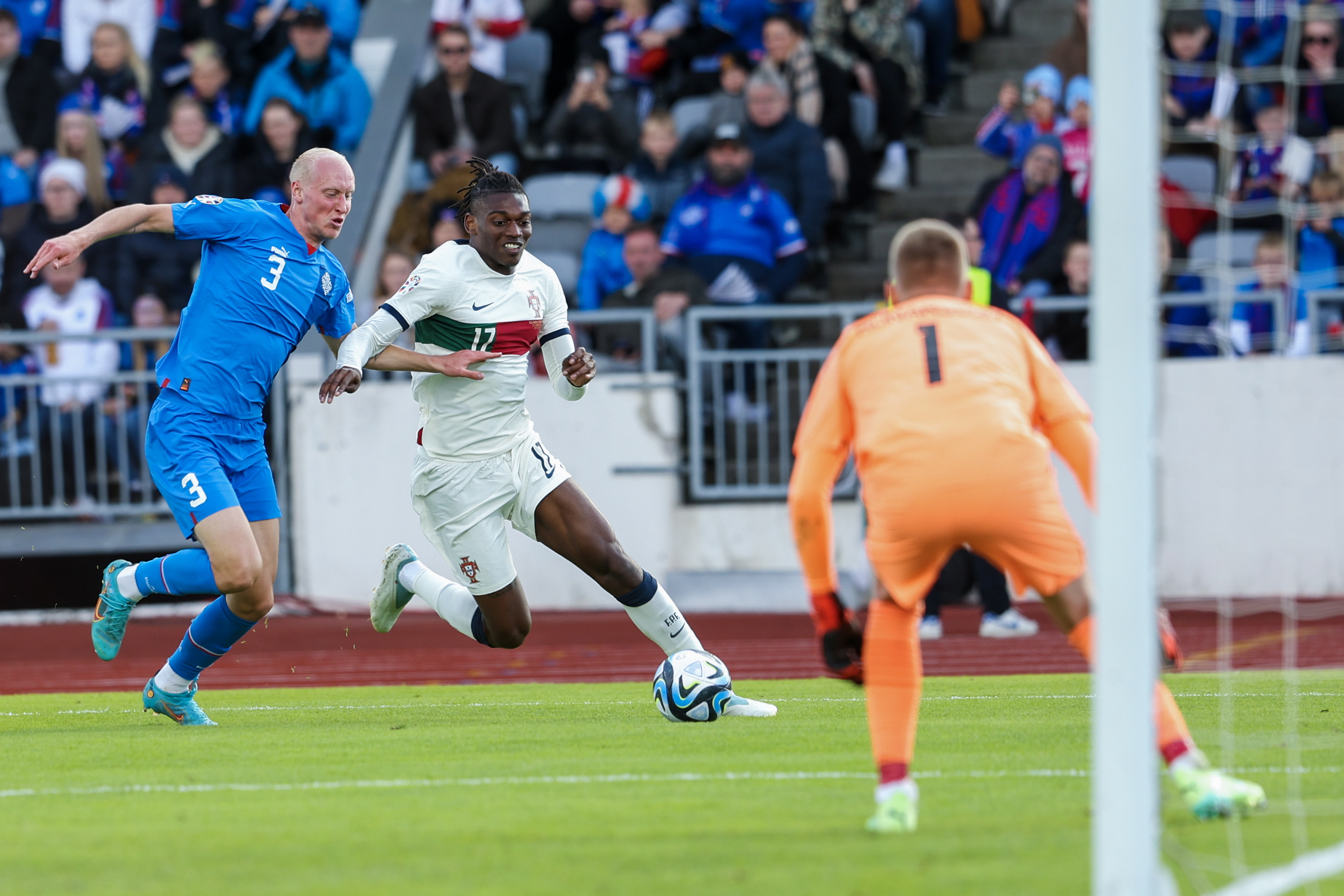 冰岛客场失利,欧预赛小组出线可望堪忧 冰岛客场失利,欧预赛小组出线可望堪忧