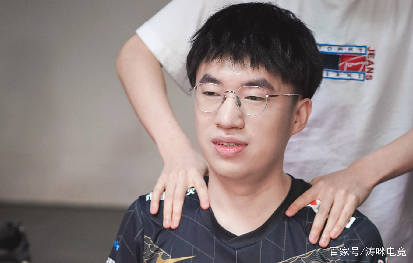 RNG轻取T1,Knight打出惊人五杀强强对话2025世界赛,点燃全场激情 RNG轻取T1,Knight打出惊人五杀强强对话2025世界赛,点燃全场激情