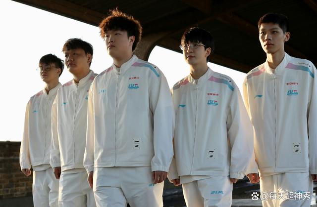 包含EDG力克GEN，Elk关键团战开团秒人焦点之战淘汰赛，技惊四座的词条