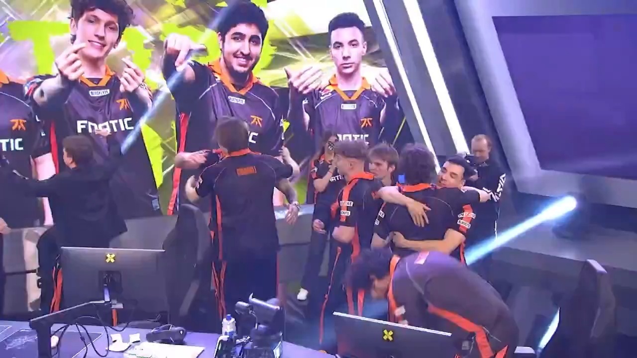 100T翻盘FNC，Deft团战一打五宿命之战八强赛，点燃全场激情