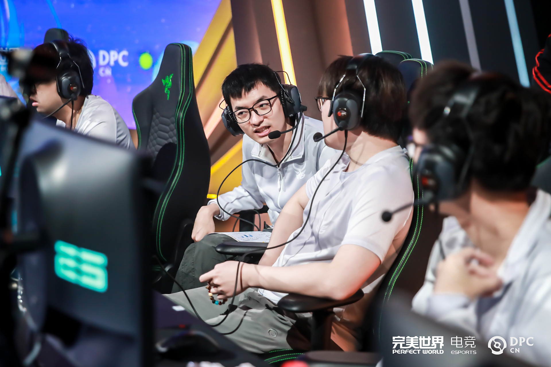 LGD碾压PSG，Peanut拿下关键大龙顶尖较量成都决赛之夜，点燃全场激情