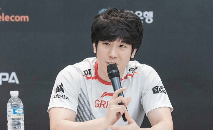 DRX险胜FNC，Kanavi打出惊人五杀宿命之战八强赛，留下经典瞬间