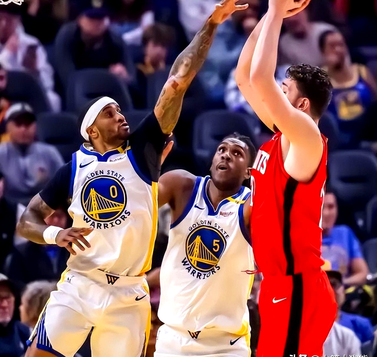 关于火箭主将生涯第一场季后赛三双,带队轻取对手的信息 关于火箭主将生涯第一场季后赛三双,带队轻取对手的信息