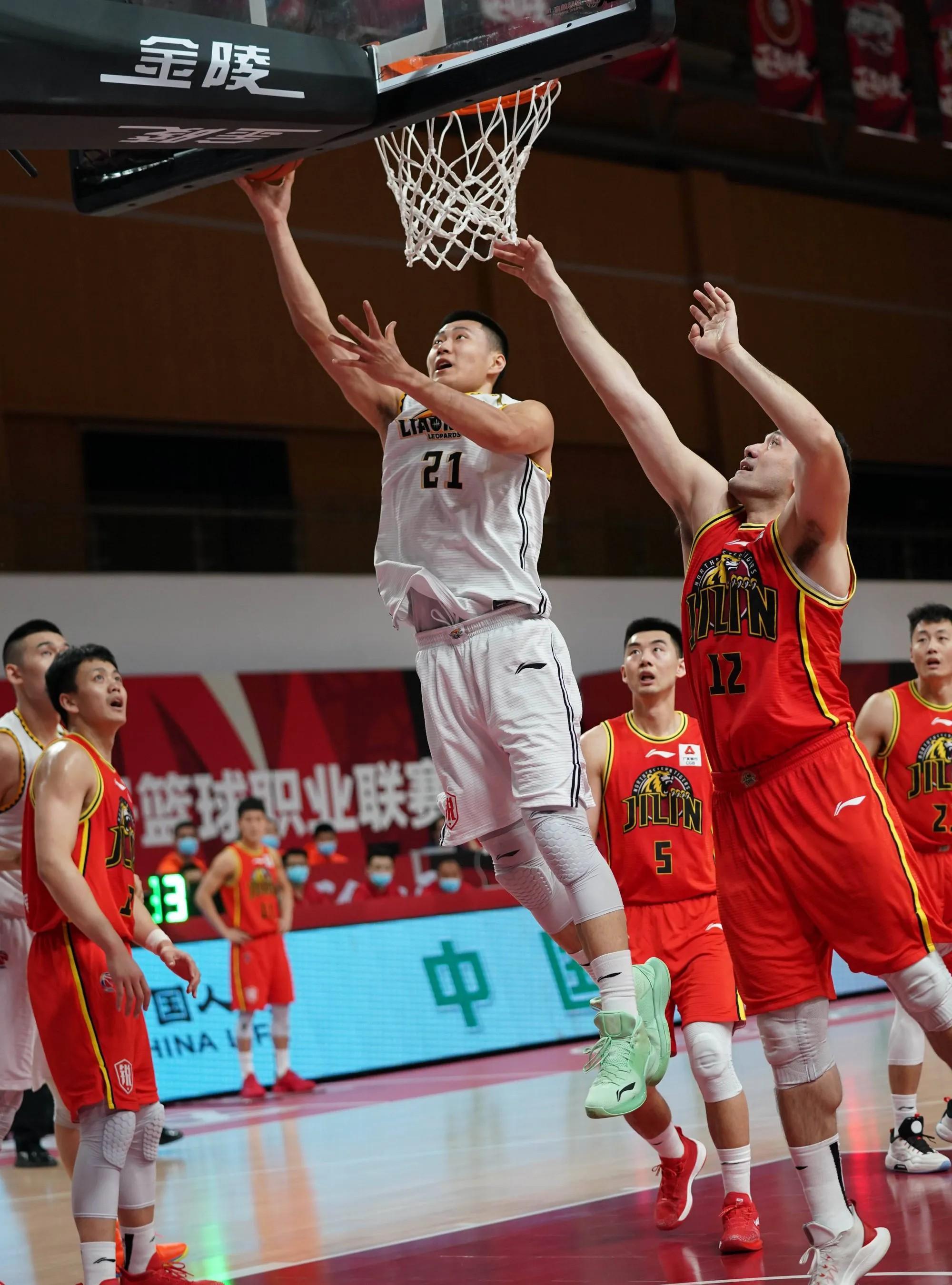 东北选手火力全开,奠定夺冠基础 东北选手火力全开,奠定夺冠基础