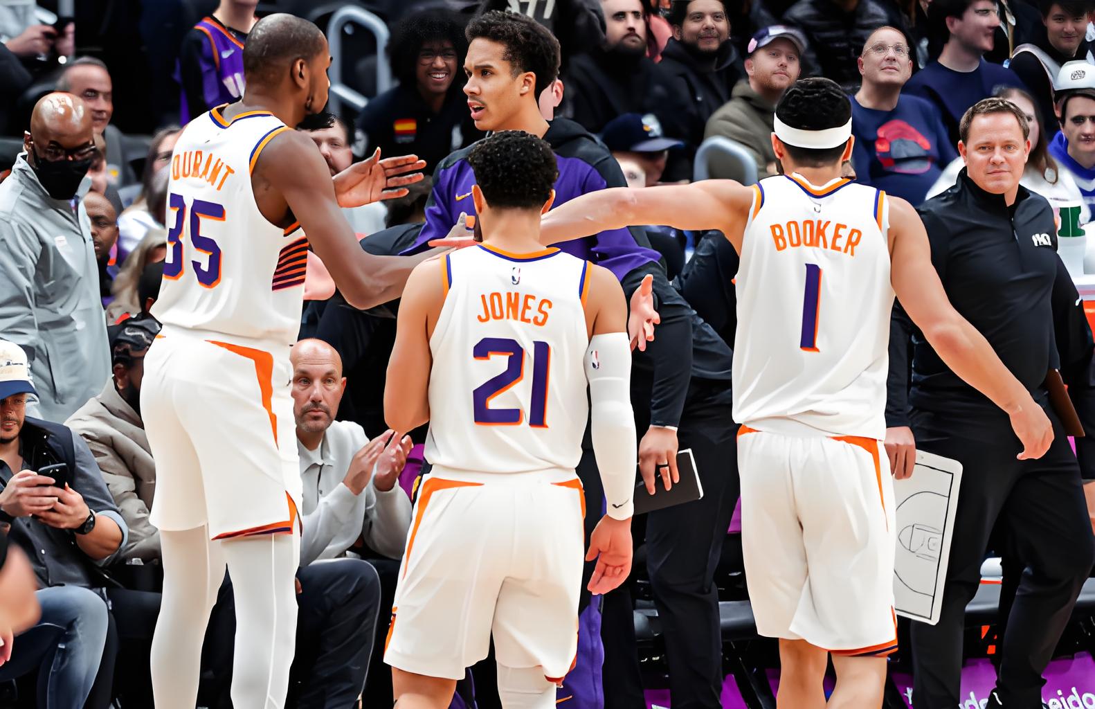 太阳客场击败独行侠，布克27分领跑全队