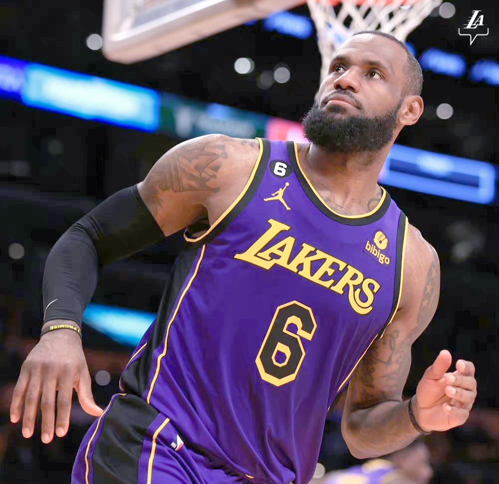 湖人队击败掘金队,詹姆斯贡献全场最高31分 湖人队击败掘金队,詹姆斯贡献全场最高31分