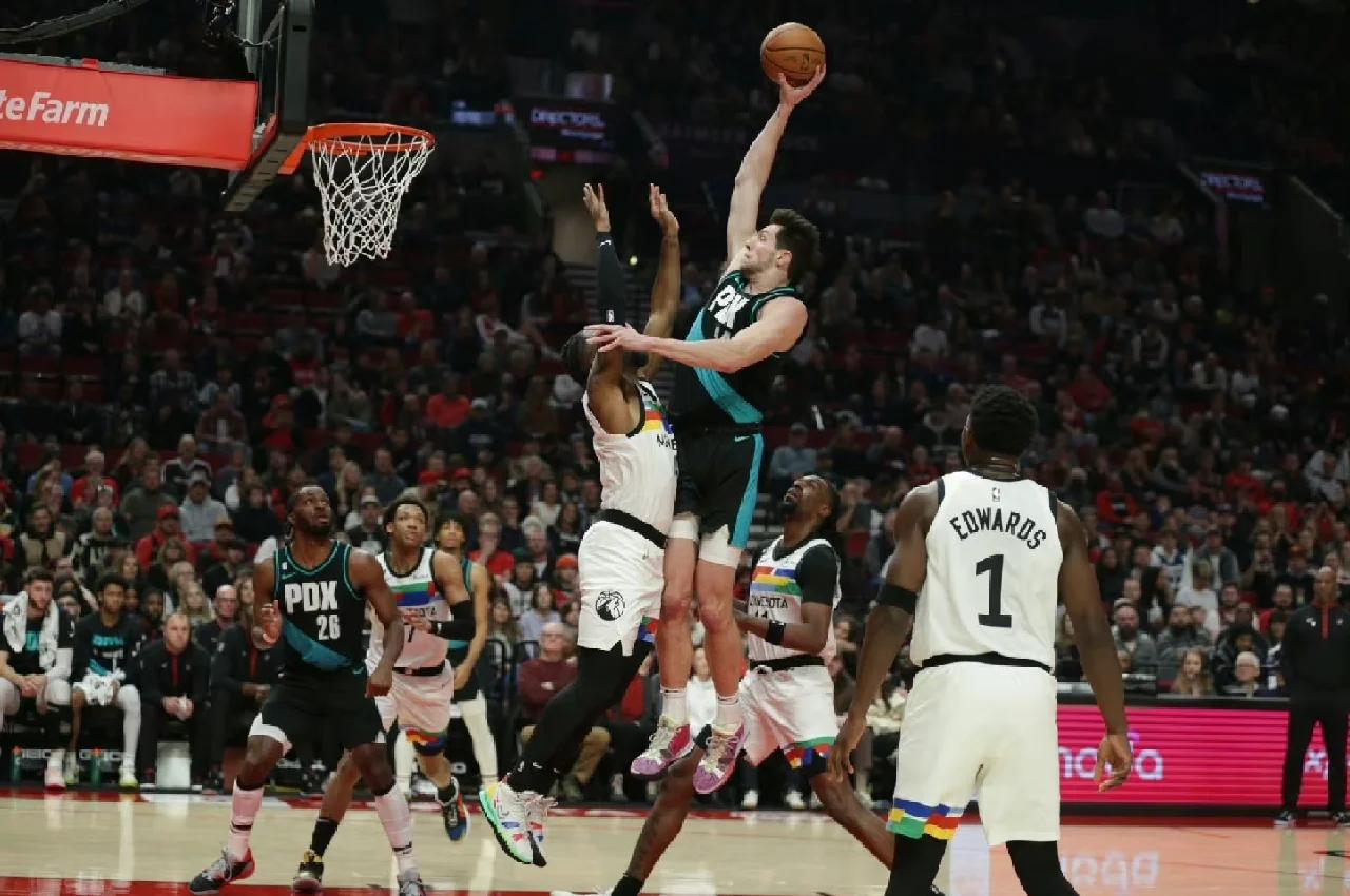 开拓者队大胜骑士队，利拉德砍下40分