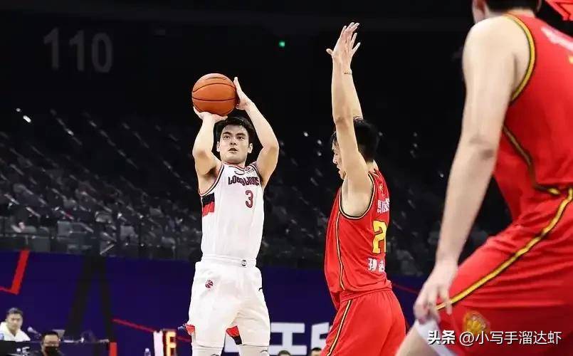 比赛关键时刻决胜负，球队以微弱优势获胜