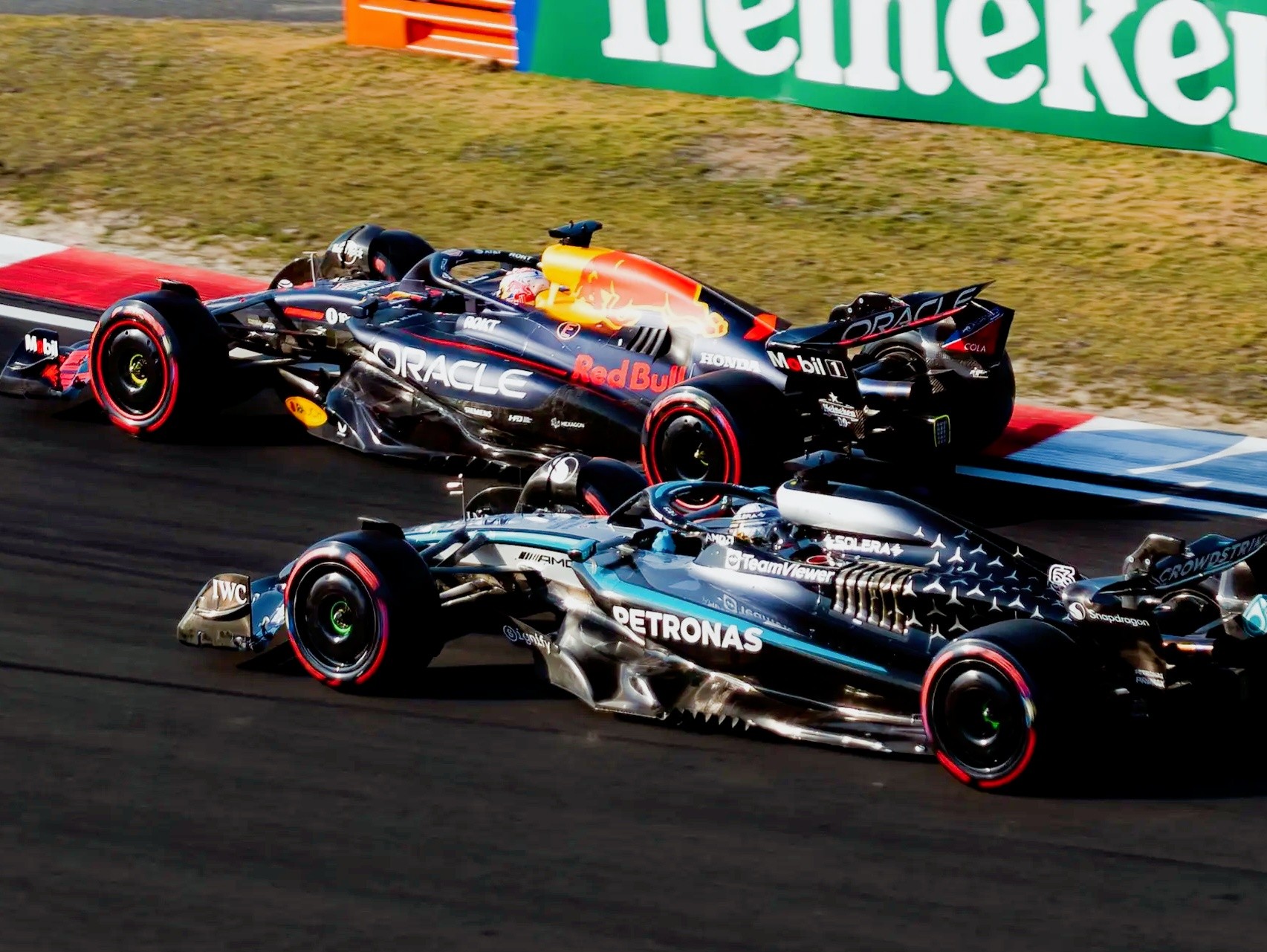 红牛车队碾压红牛二队,诺里斯点燃赛场的简单介绍 红牛车队碾压红牛二队,诺里斯点燃赛场的简单介绍