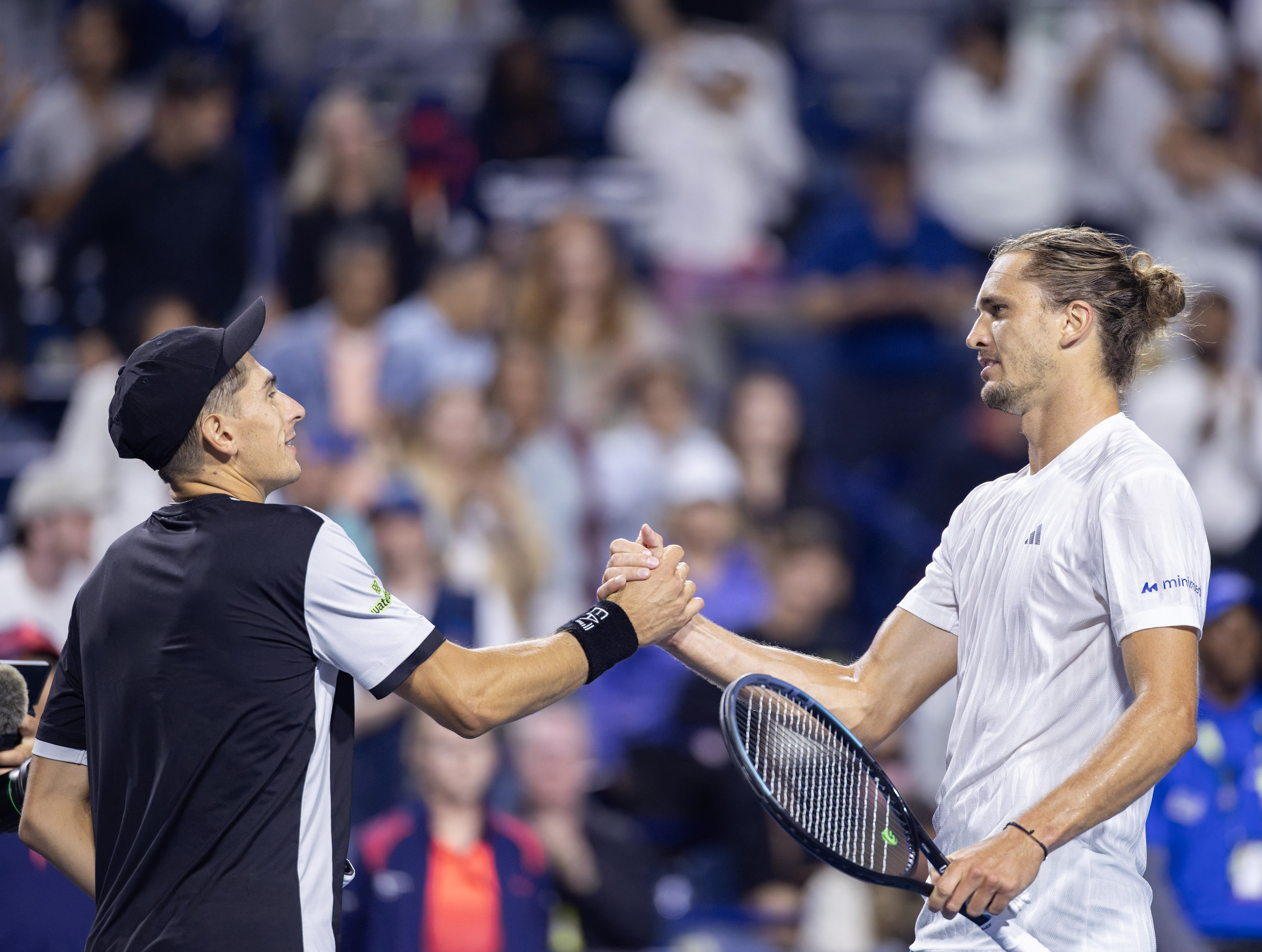 年终总决赛鏖战戴维斯杯，兹维列夫带队取胜