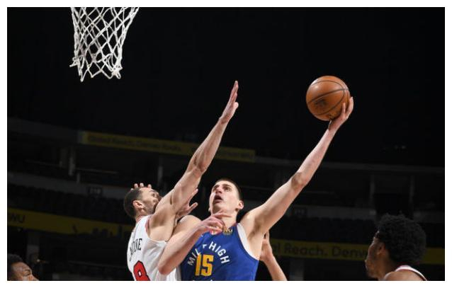 关于魔术鏖战天津队，拉文高光表现的信息