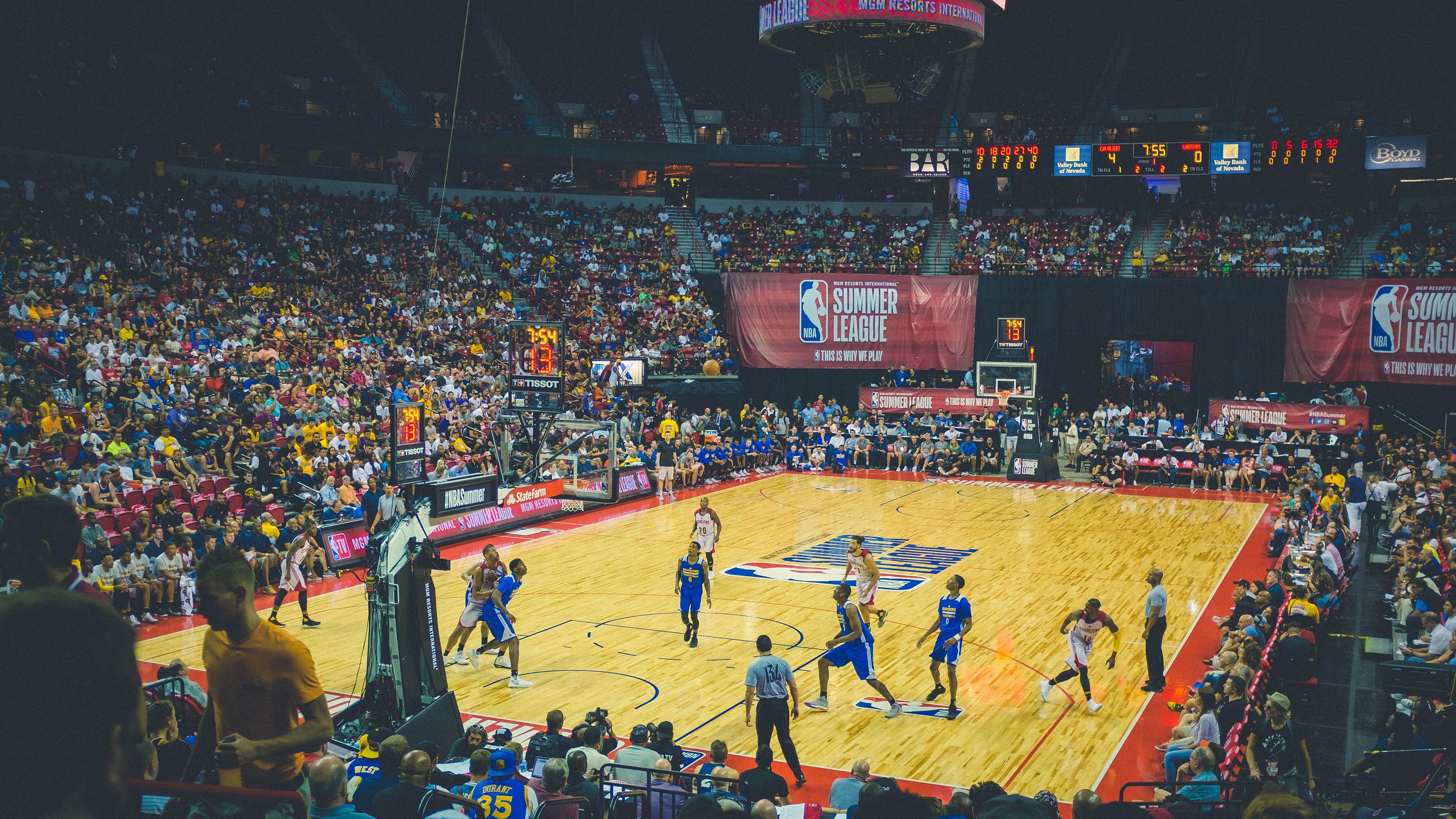 跨界交锋，上海队与凯尔特人的激战，切特里程碑闪耀