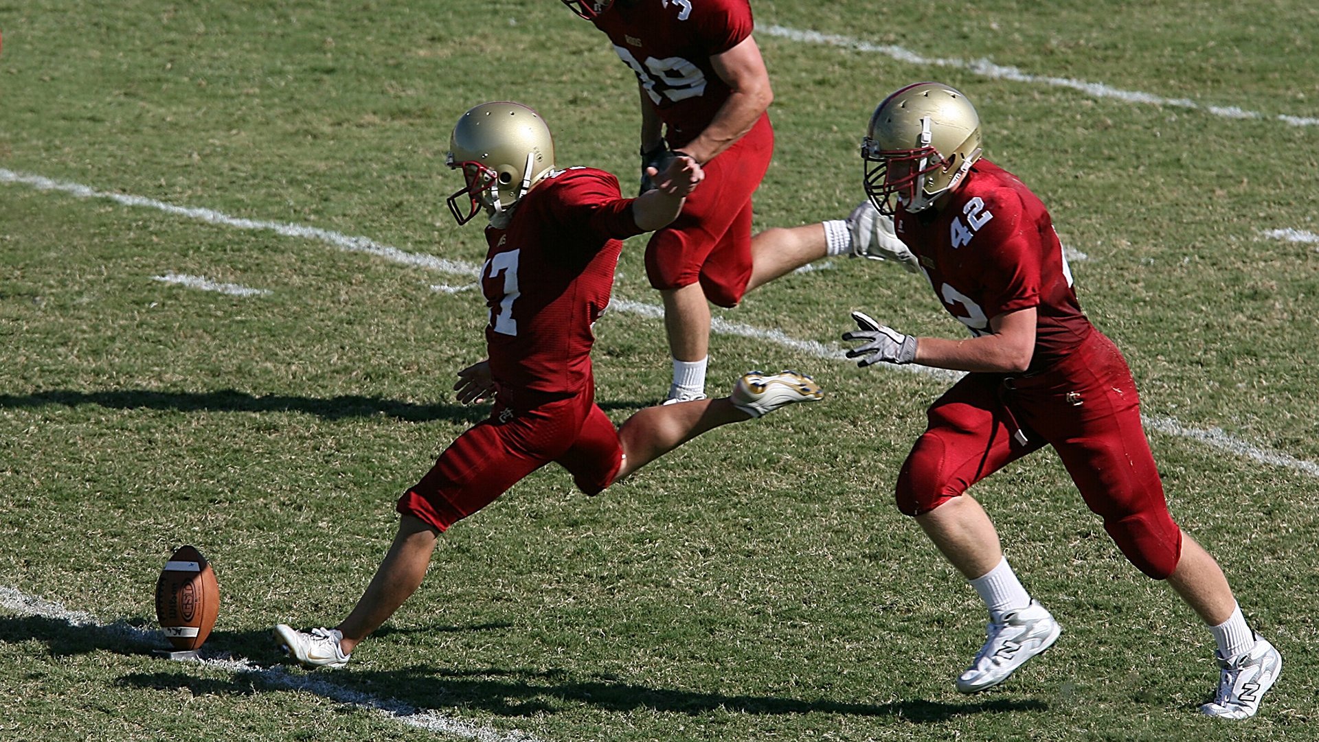 闪烁的三个瞬间，当巴尔韦德以连续惊雷击穿冰岛史诗的沉默