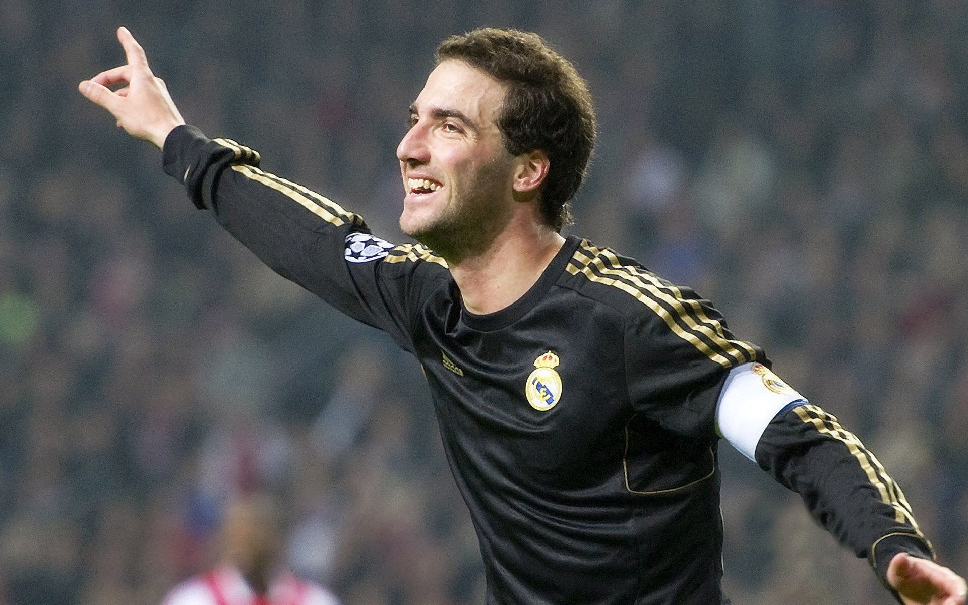 虚拟绿茵场上的东方巨龙，当中国红对决德国战车，格列兹曼的量子分身惊艳四座